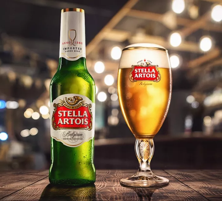 Botella y Copa de Cerveza Stella Artois